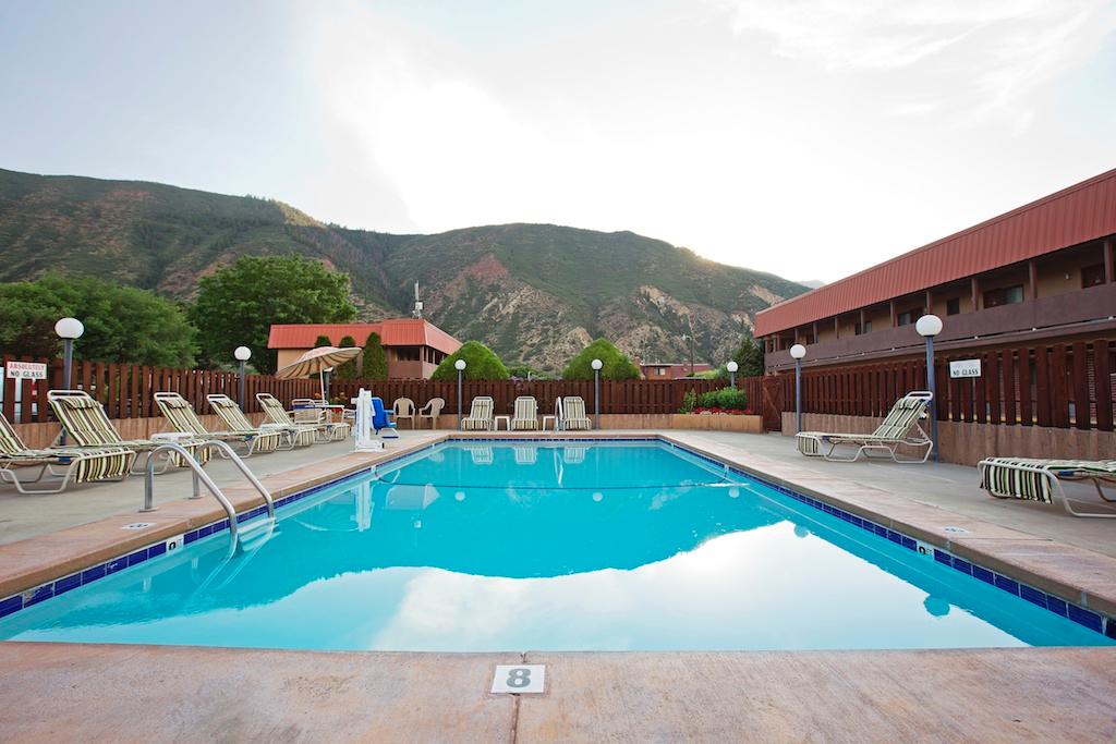 GLENWOOD SPRINGS CEDAR LODGE Updated 2024 Prices Hotel Reviews CO   Outdoor Pool 