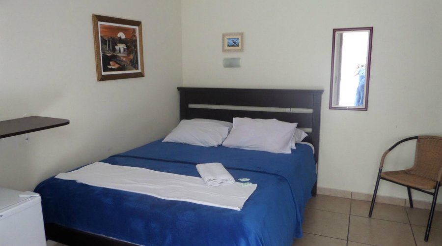 suites com ar condicionado e ventilador de teto-tv-dvd e frigobar