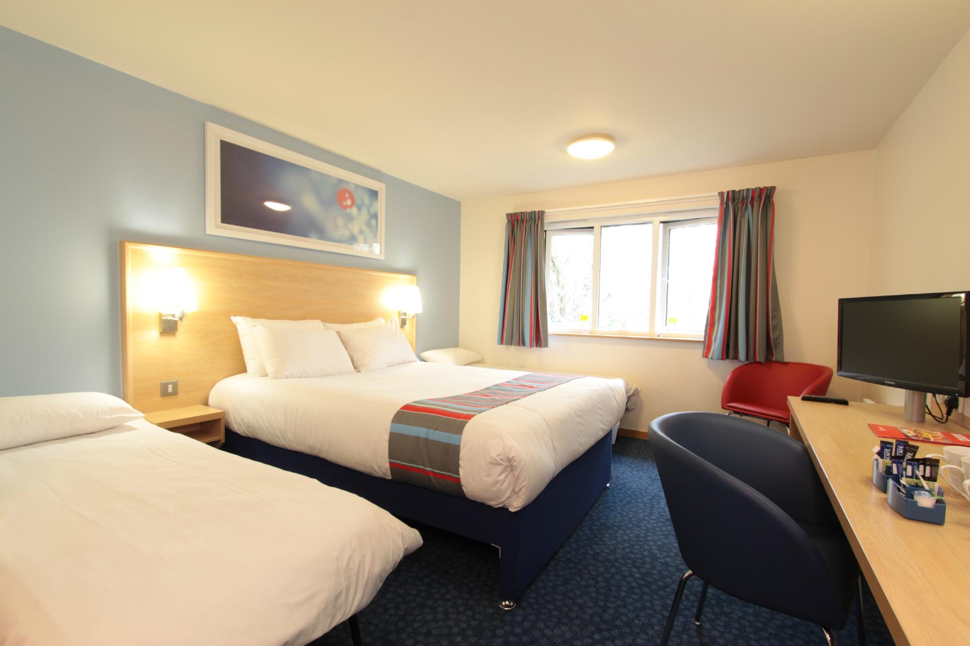 Hotel photo 2 of Travelodge Bicester Cherwell Valley M40.