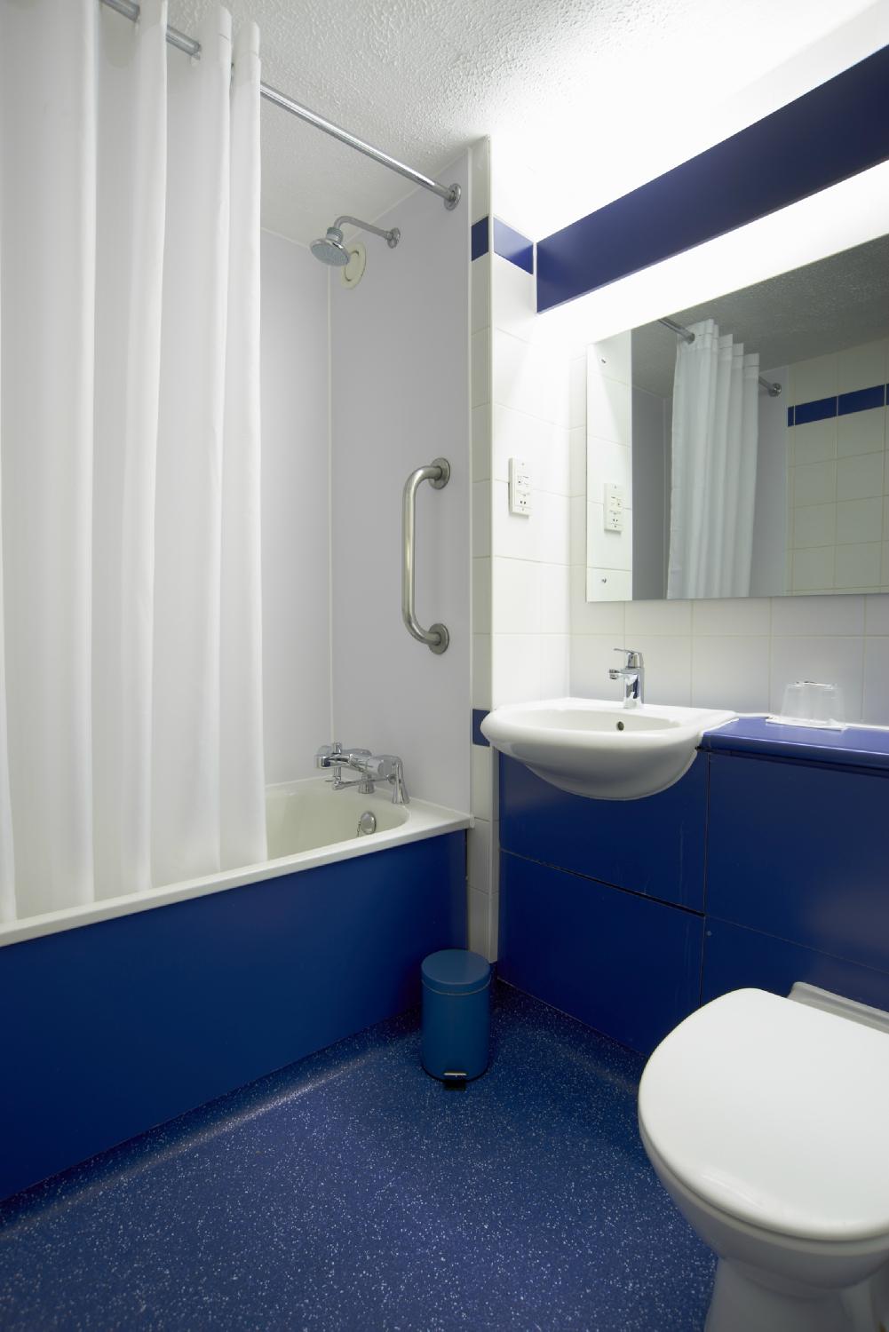 Hotel photo 4 of Travelodge Bicester Cherwell Valley M40.