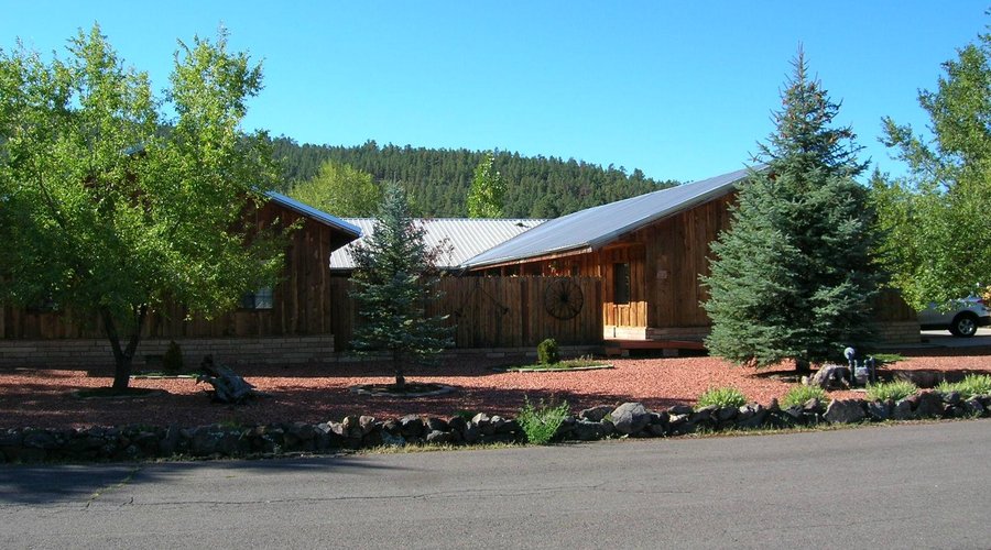 Grand Canyon Bed & Breakfast (in a neighborhood)