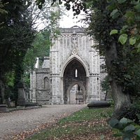 Nunhead Cemetery in the rain
