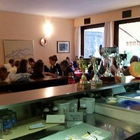 A quello che ha criticato il nostro locale..ecco vedi come lavoriamo bene anke senza di te