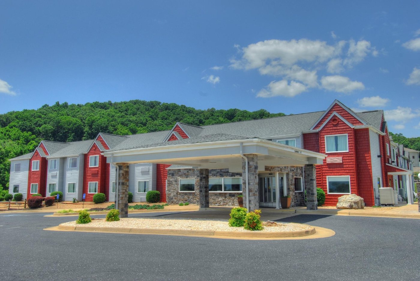 CLARION POINTE STAUNTON EAST - Updated 2024 Prices & Hotel Reviews (VA)