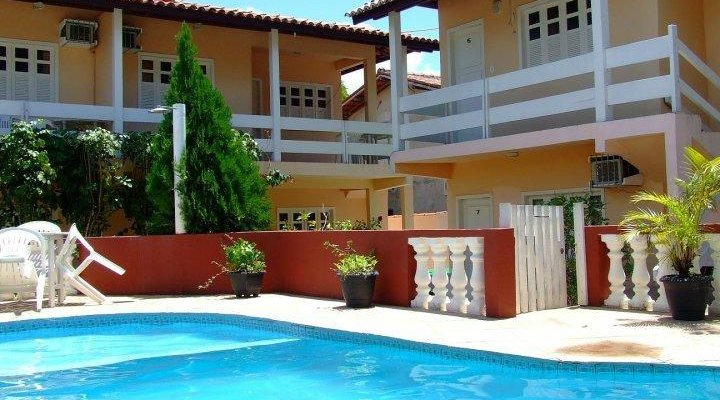 Piscina e fachadas