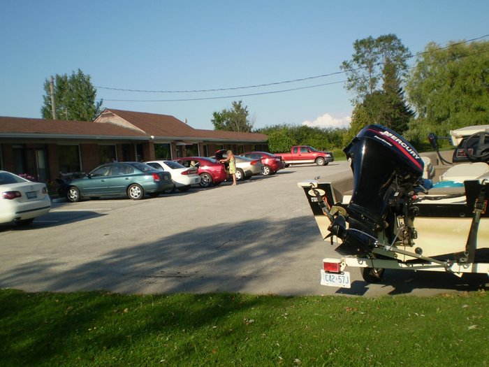 SUTTON MOTEL - Hotel Reviews (Ontario)
