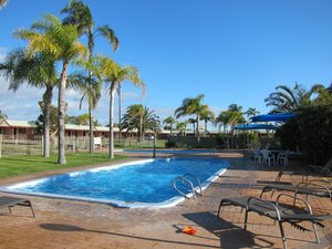 Kalbarri Palm Resort in Kalbarri, image may contain: Hotel, Resort, Summer, Villa