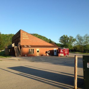 COUNTRY GARDENS HOTEL