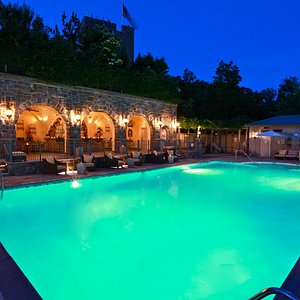 Pool & Grotto Bar