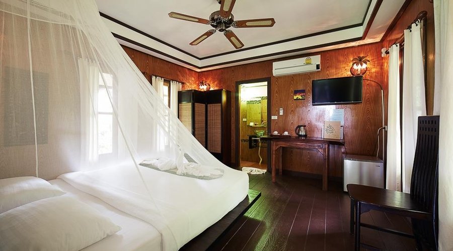 Deluxe Tree House Bedroom