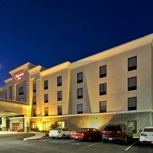 Welcome to the Hampton Inn Fort Wayne Dupont Road