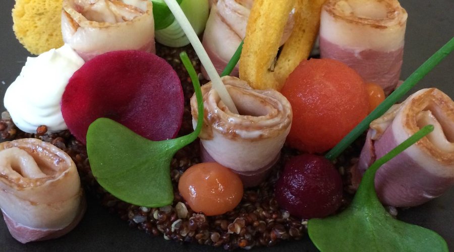Gerookte eendenborst - quinoa - tomatenboord - geitenkaas