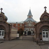 Вход в монастырь