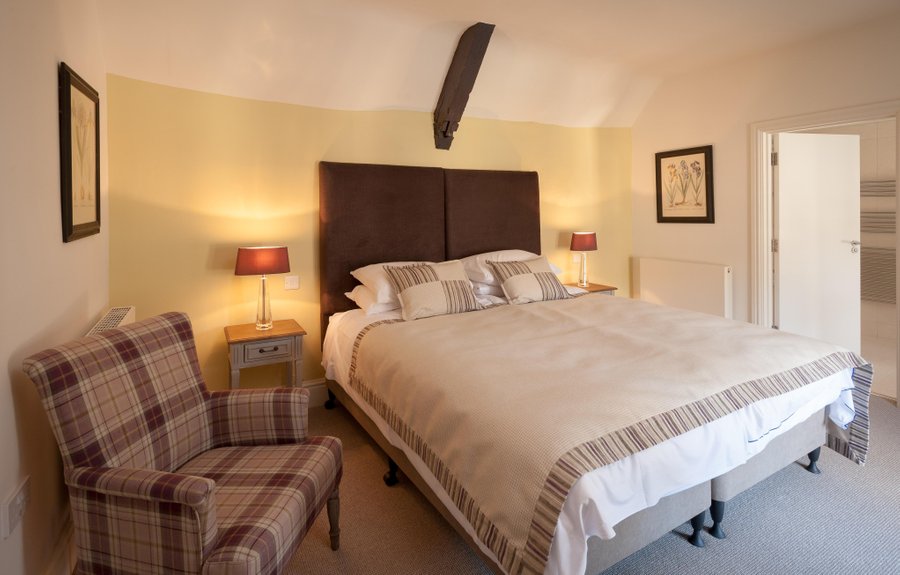 THE SHAVEN CROWN HOTEL - Updated 2021 Prices, B&B Reviews, and Photos ...