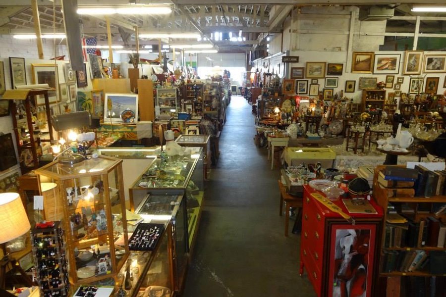 Olympia Weekend Flea Market image