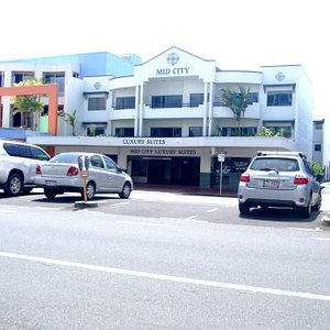 Mid City Luxury Suites, hotel in Cairns