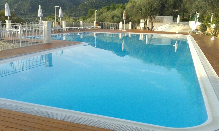 Piscina interna vicina agli appartamenti! Bella!