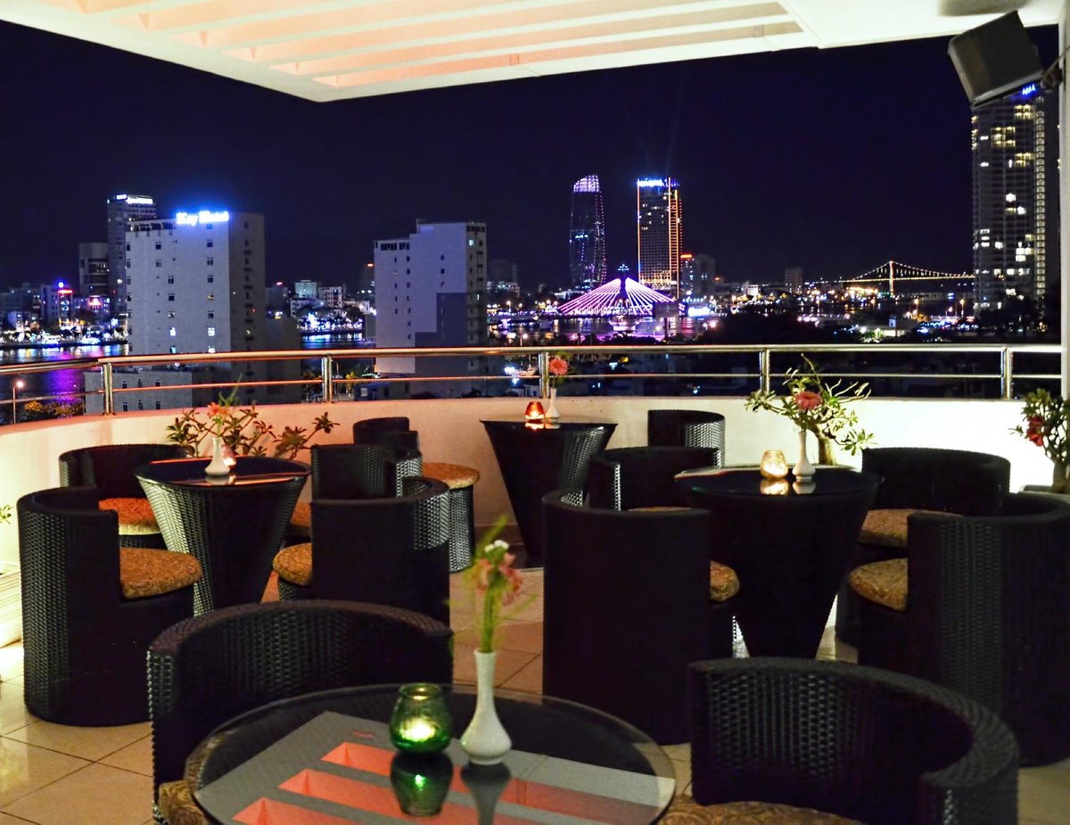 Sky Bar Hyatt Regency Danang Resort and Spa (Nguồn: tripadvisor.com.vn)