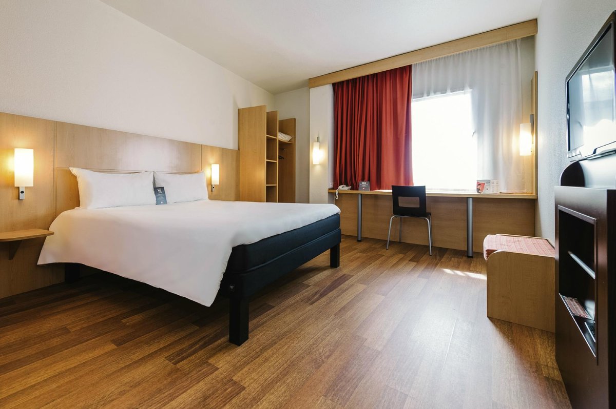 Ibis moscow. Ибис Павелецкая отель. Гостиница ibis Москва. Гостиница ibis Павелецкая. Номера отеля Ибис на Павелецкой.