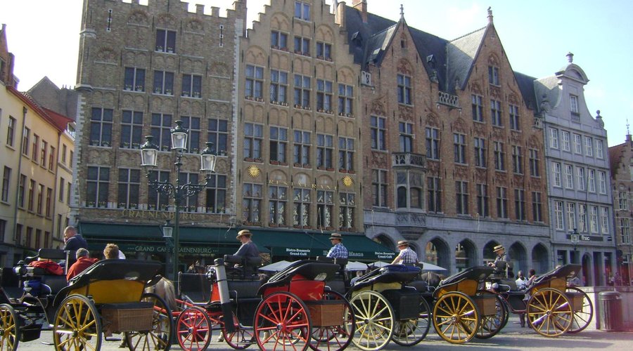 Grote Markt, (Plaza Mayor), Brujas, Bélgica.