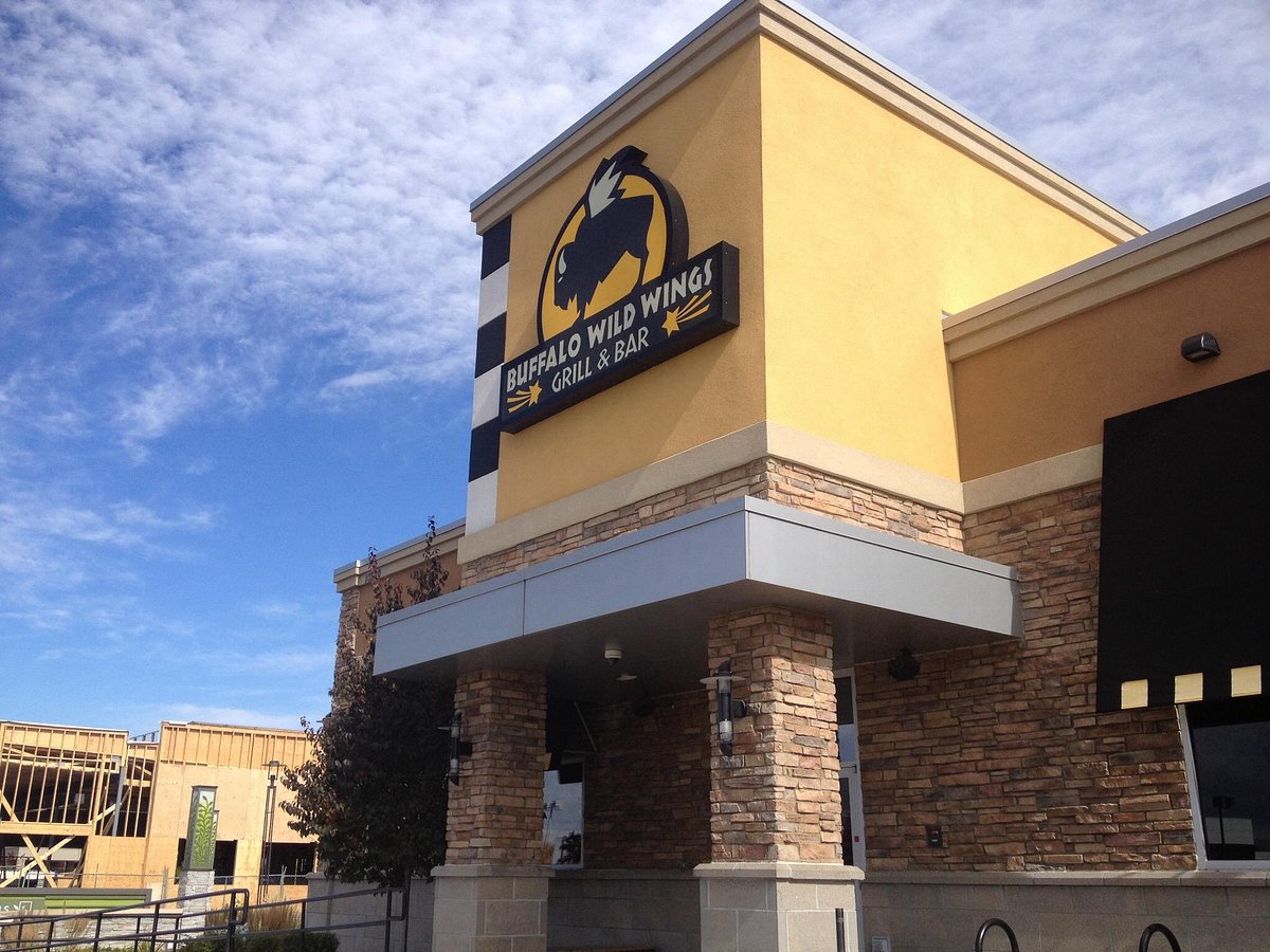 BUFFALO WILD WINGS, Aurora - 10500 Garden Dr - Photos & Restaurant Reviews  - Order Online Food Delivery - Tripadvisor