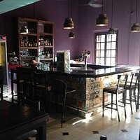 Exelant bar with draft beer.