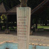 statue devant le musée