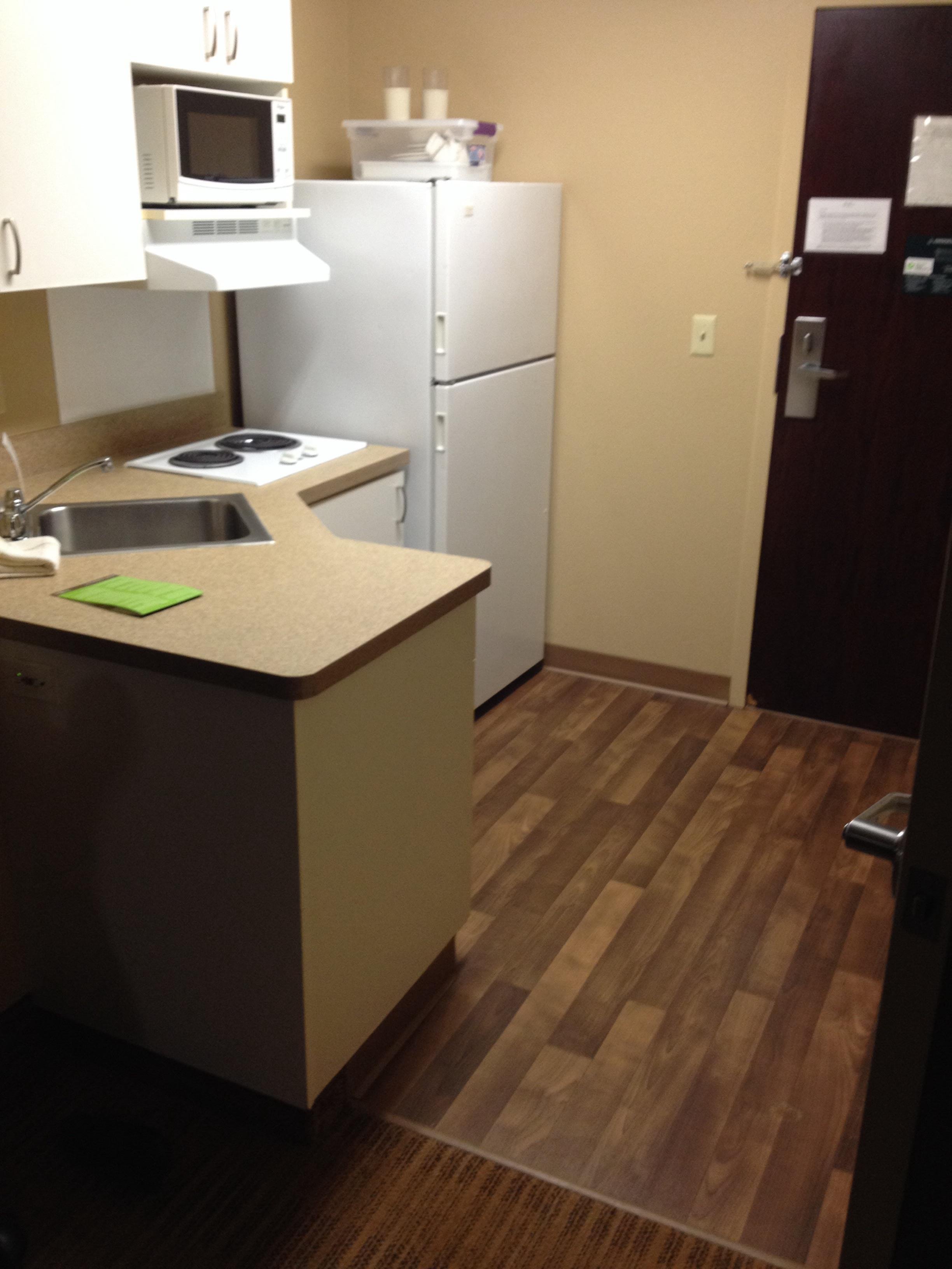 EXTENDED STAY AMERICA WHITE PLAINS ELMSFORD Tarifs 2024   Kitchen Area Rotated 90 