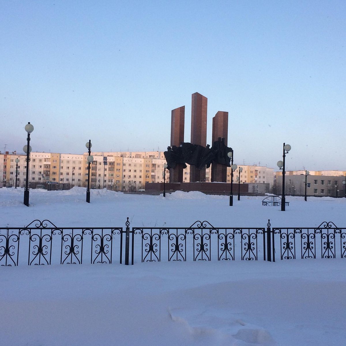 Памятники нового уренгоя фото с описанием