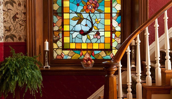 Vintage Charm Meets Modern Flair: Designing with Stained Glass Windows –  Toronto Creative City