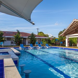 POOL BAR