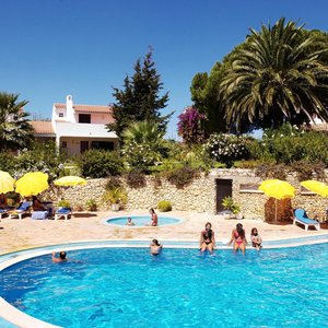 Sonnenterrasse mit Pool