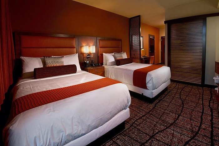 https://dynamic-media-cdn.tripadvisor.com/media/photo-o/06/cf/e5/83/osage-casino-hotel-suite.jpg?w=700&h=-1&s=1