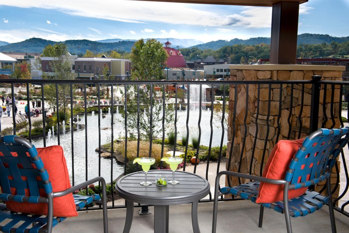 Rooms & Suites  Margaritaville Island Hotel Pigeon Forge