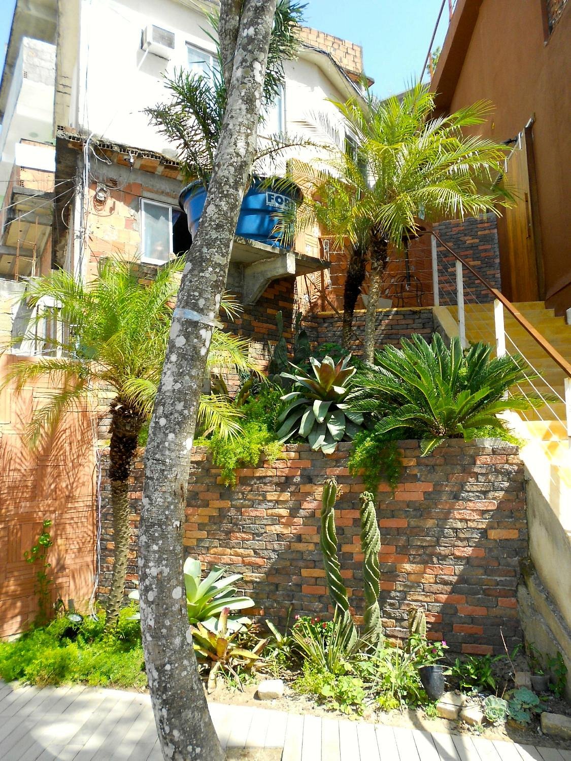 View from the Favela Jardim Panorama to the building complex of