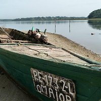 Barque dans la lagune