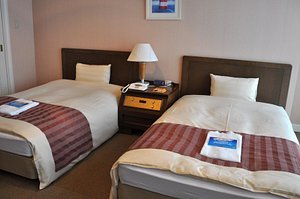 Marine Thalasso Izumo in Izumo, image may contain: Bed, Furniture, Dorm Room, Table Lamp