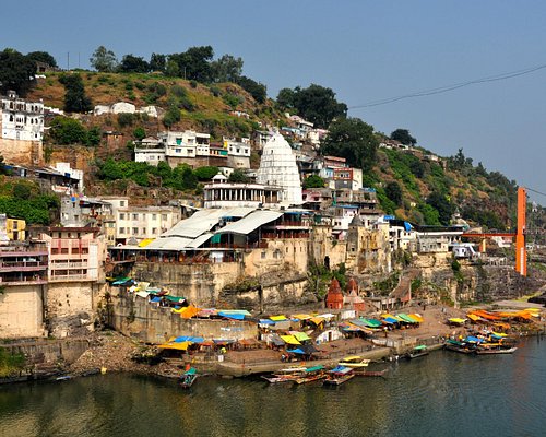 places to visit near omkareshwar within 50 km