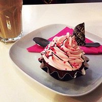 カップケーキ。チョコのスポンジの中に塩キャラメルソースが。上のクリームが濃厚なのに甘過ぎなくて美味しかったです。