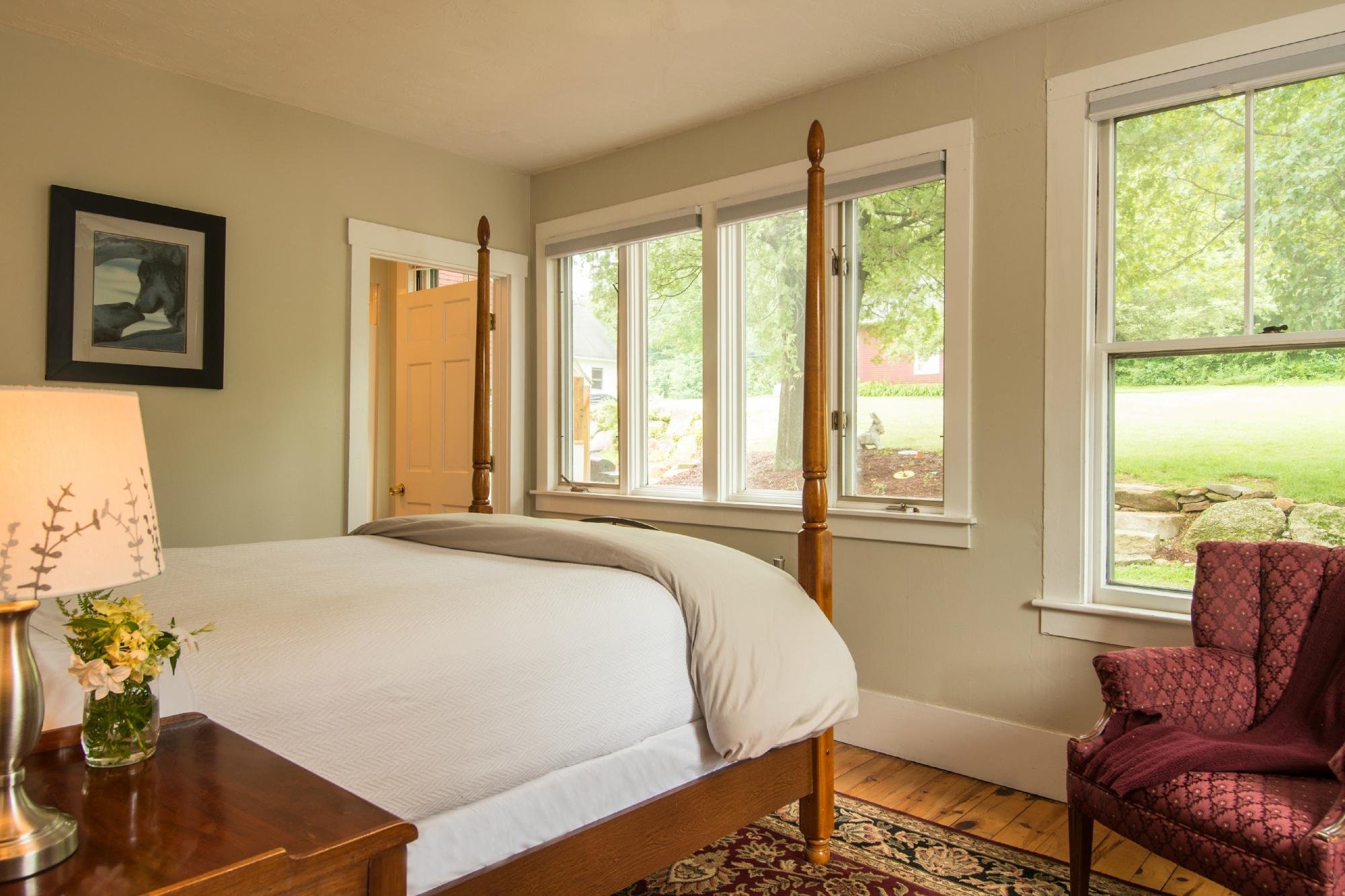 The Lake House at Ferry Point Inn by null