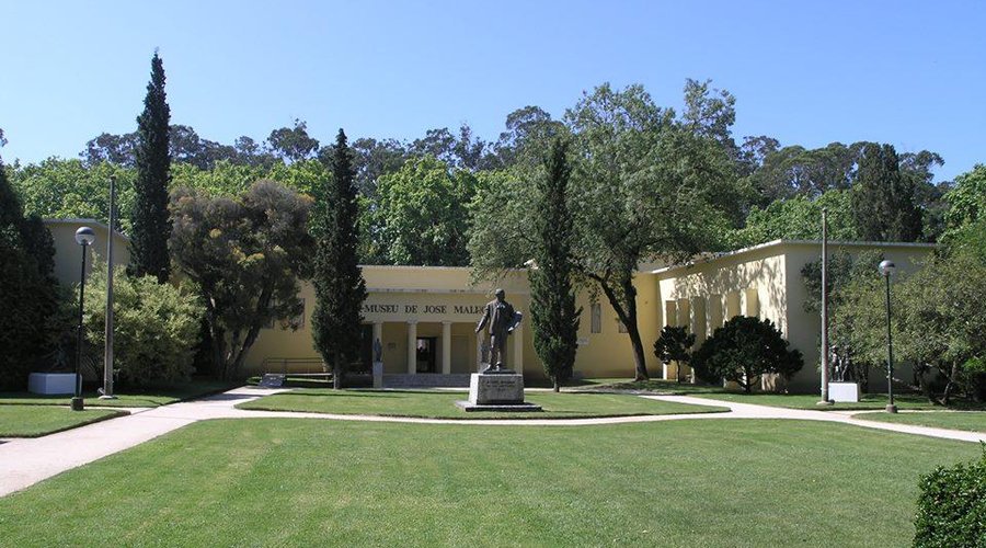 Imagem exterior do Museu José Malhoa