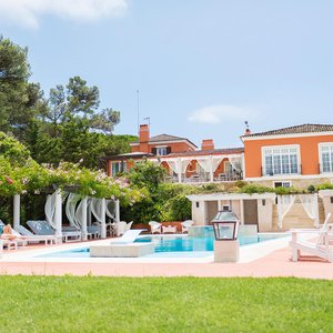 Hotel & grounds
