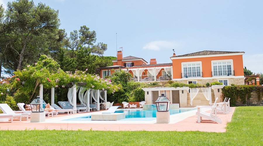 Hotel & grounds