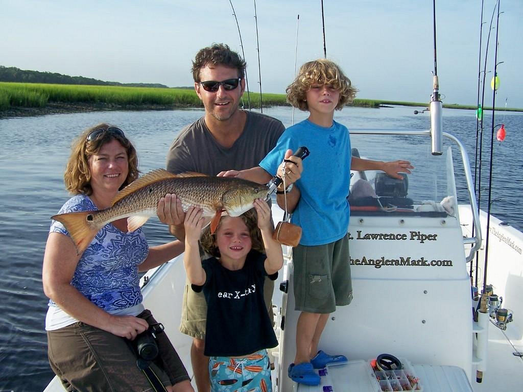 Priceless: Young girl reacts to catching her first big fish during  father-daughter fishing trip