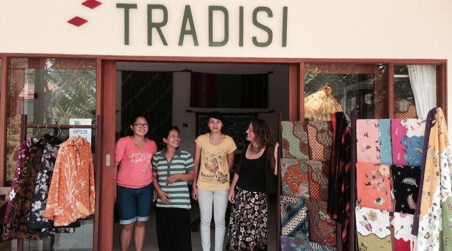 Great women working at Tradisi
