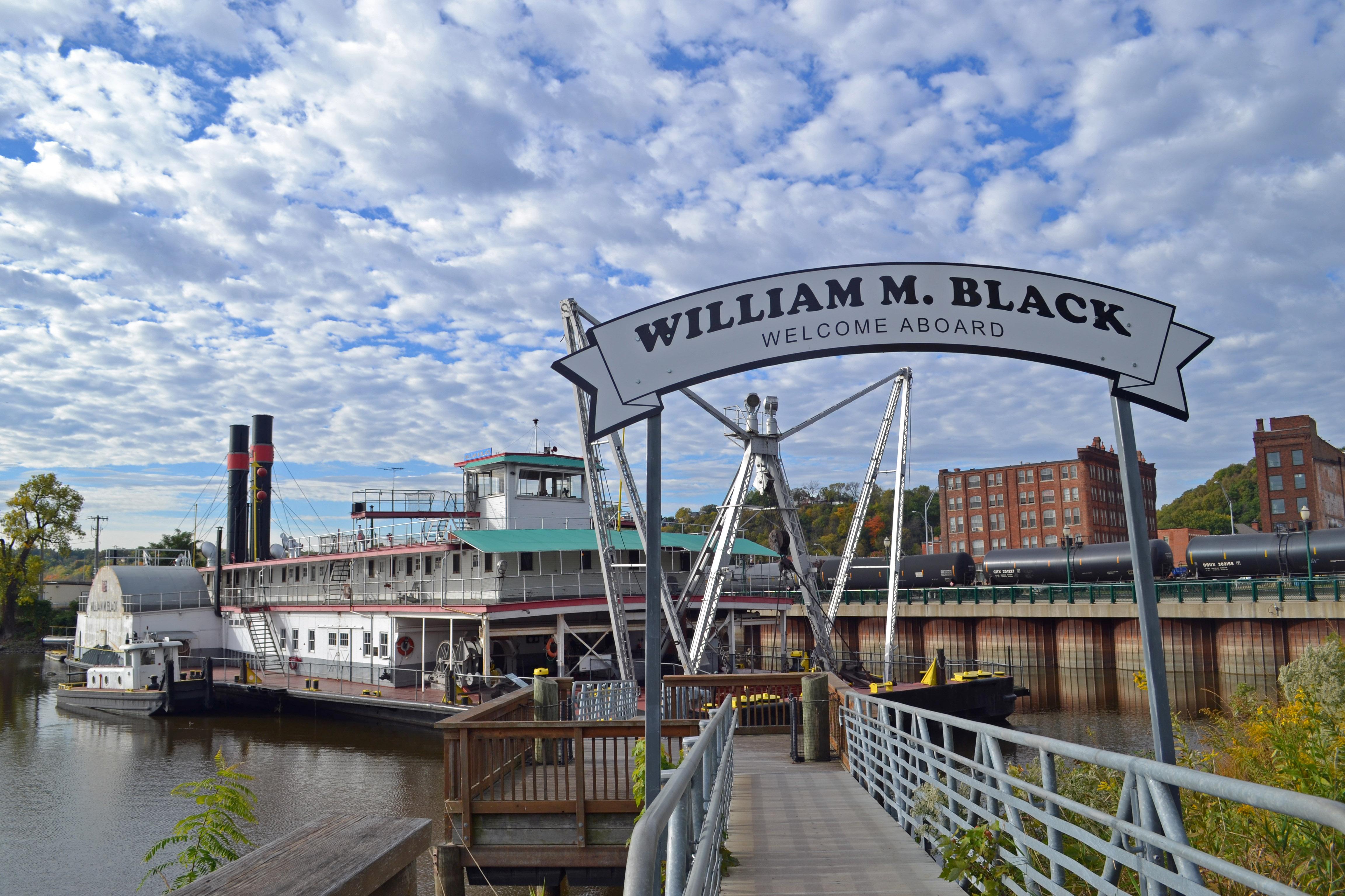 2022 National Mississippi River Museum Aquarium   Entrance To The William 