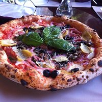 Pizza capricciosa elaborada de la masa hasta la horneada por el chef Enrico
