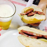 Sanduiche de linguiça com queijo