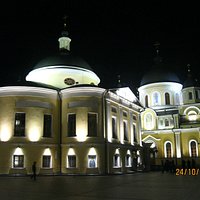 на территории монастыря