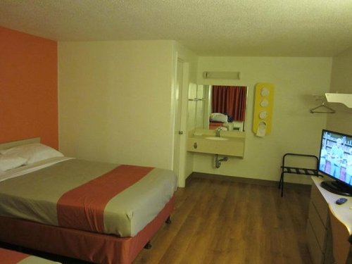 モーテル 6 スプリングフィールド チコピー (Motel 6 Chicopee, MA - Springfield) -チコピー